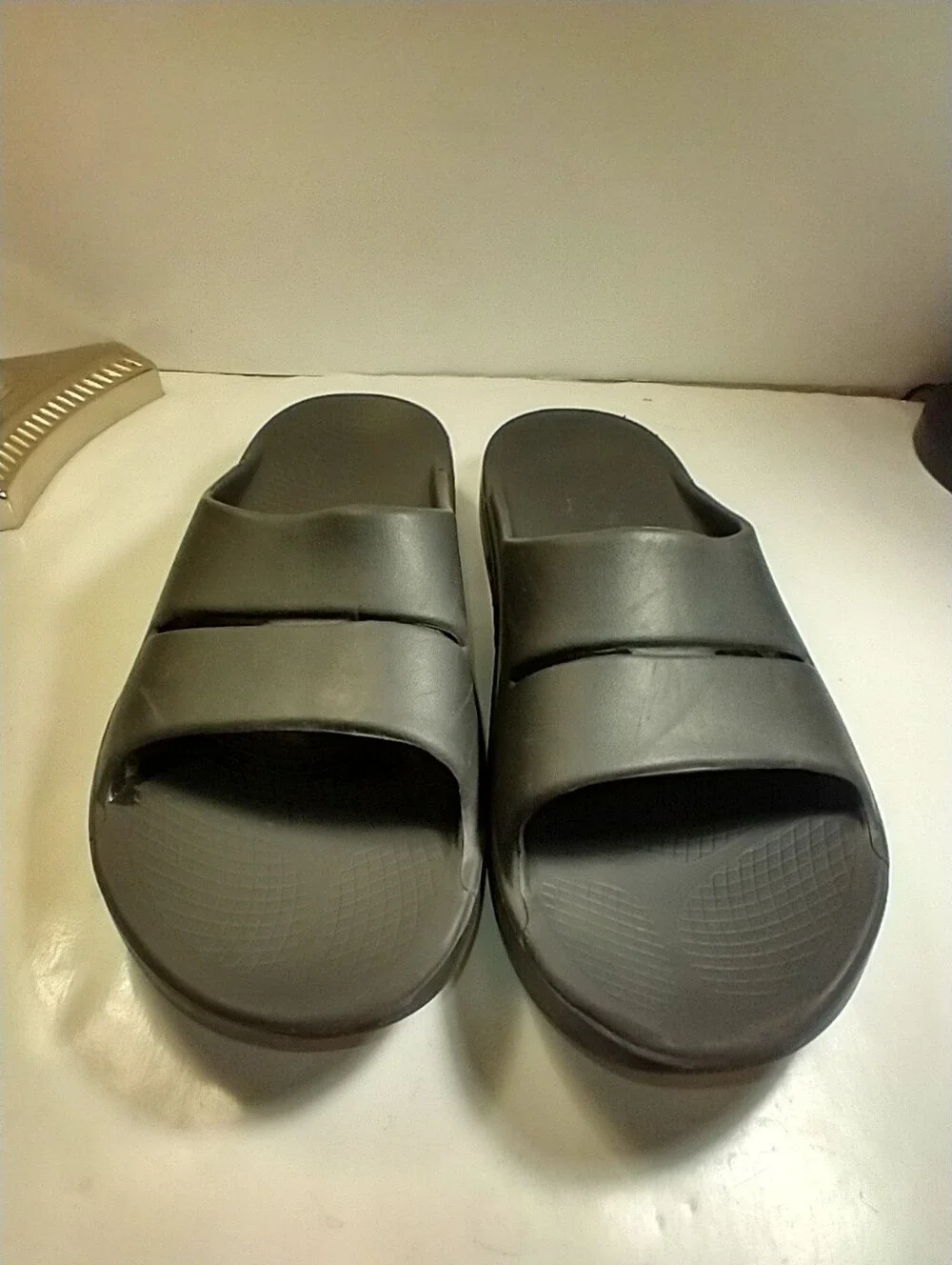Oofos Ooahh Black Recovery Slide Comfort Sandals Men's sz 12.